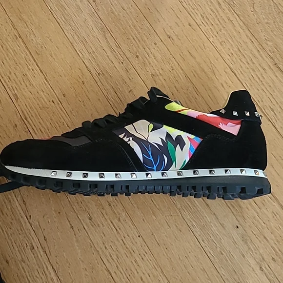 Unique  Valentino sneakers - Picture 2 of 4
